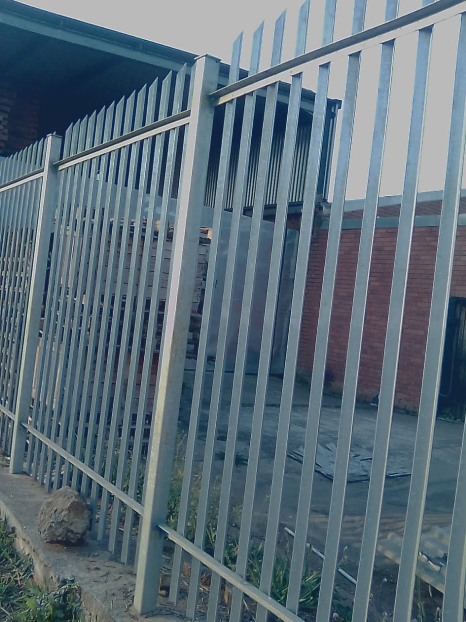 high secuirty palisade fence and gate pietermaritzburg , hilton , howick , mooi river , albert falls , scottsville , hayfields .mooiriver , richmond . cato ridge we are palisade fencing pros