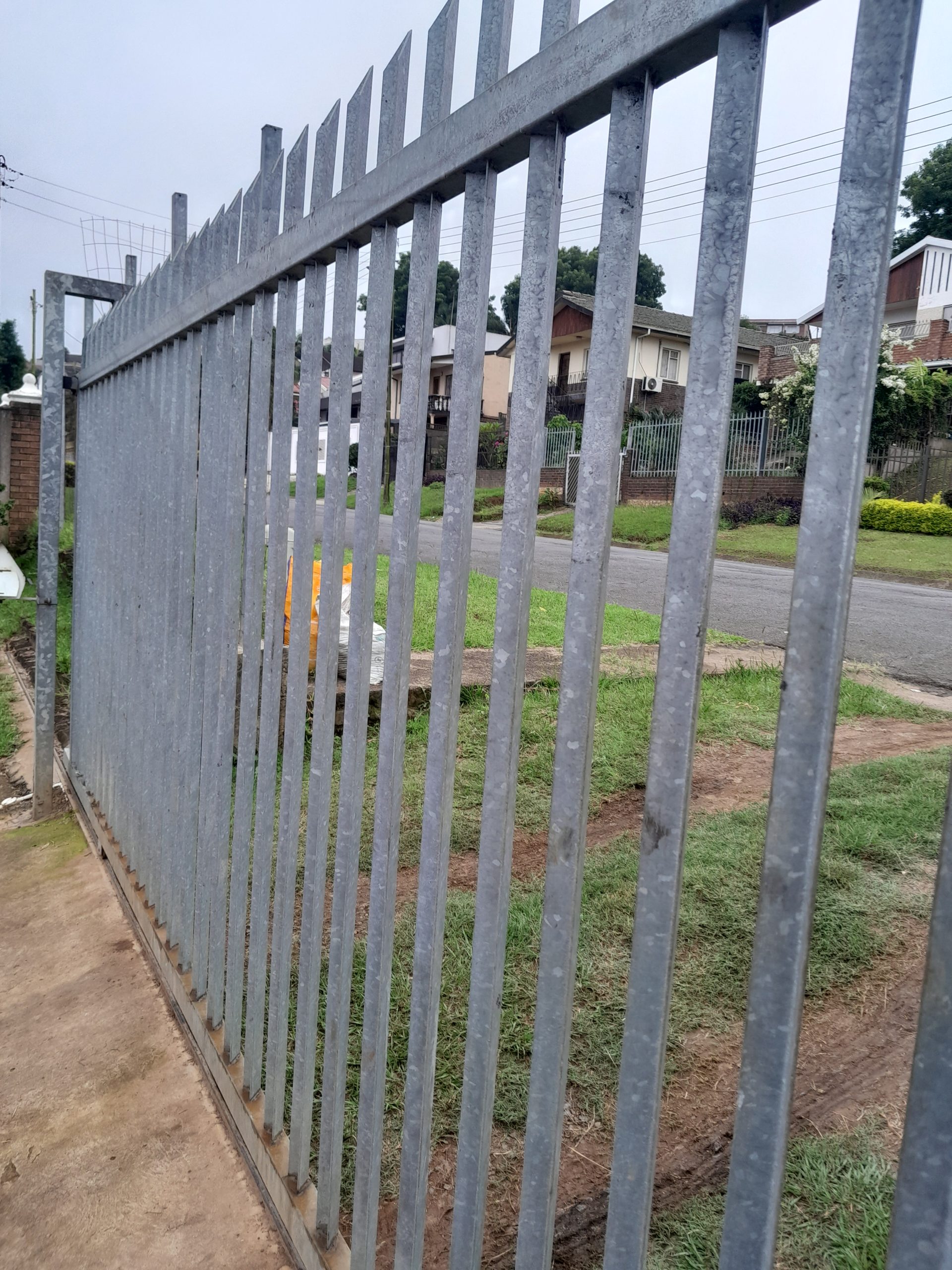 high security manufactuer and installer pmb galvinized palisade driveway gate